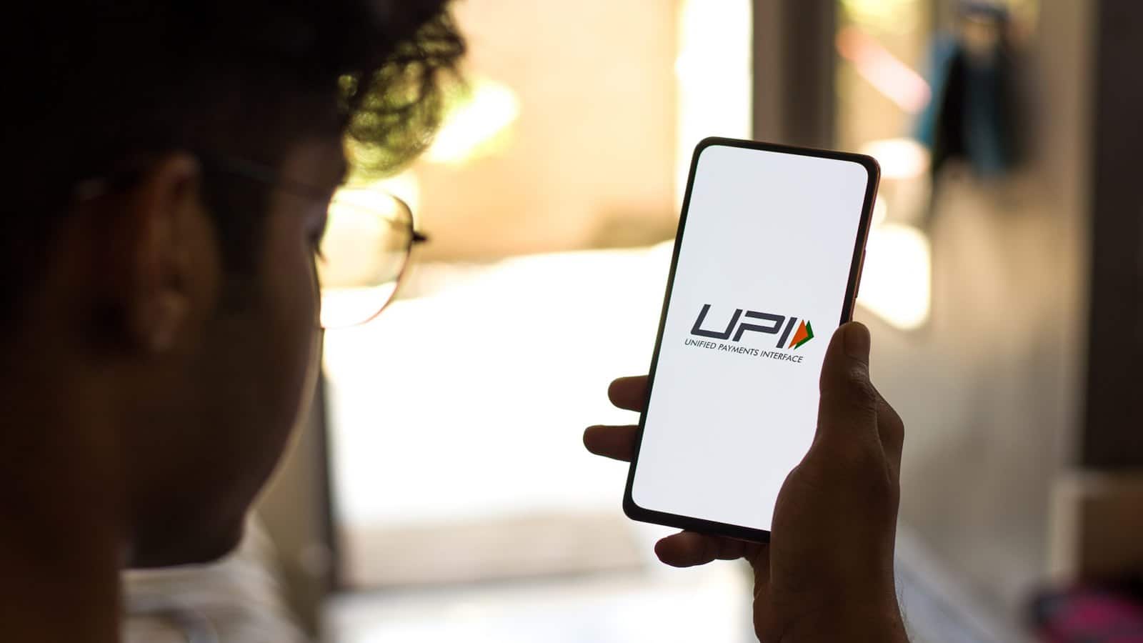 अप्रैल-सितंबर में 27% बढ़े UPI ट्रांजेक्शन, ₹177 लाख करोड़ पर पहुंची वैल्यू अप्रैल-सितंबर में 27% बढ़े UPI ट्रांजेक्शन, ₹177 लाख करोड़ पर पहुंची वैल्यू