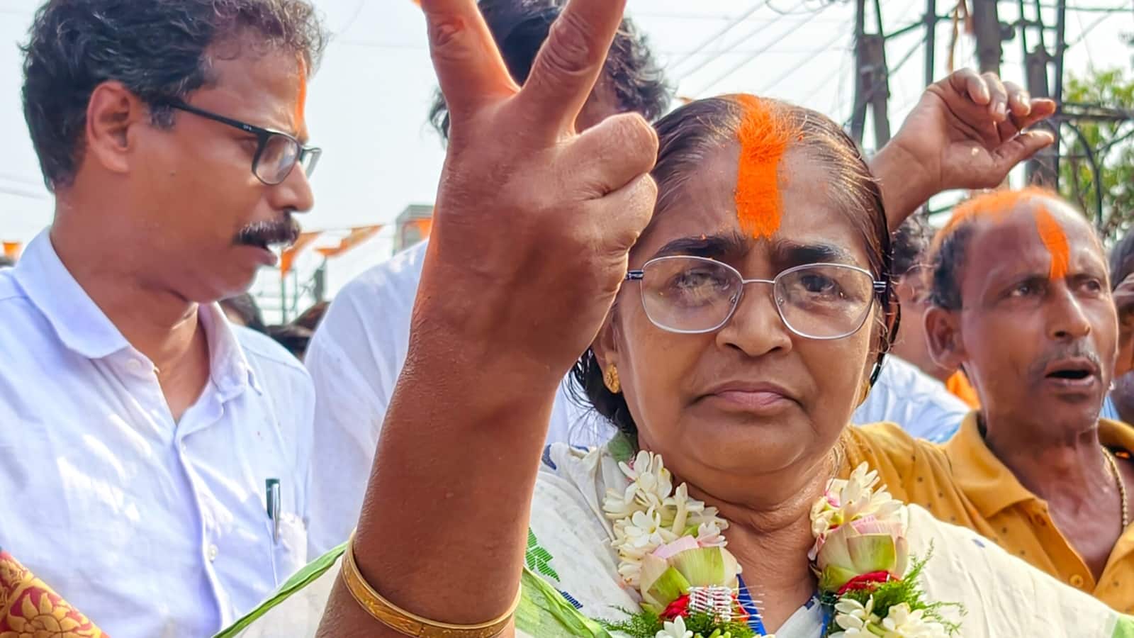 नंदीग्राम में BJP का रिकॉर्ड तोड़ प्रदर्शन, हासी रानी रथ ने 1,22,800 वोटों से मारी बाजी नंदीग्राम में BJP का रिकॉर्ड तोड़ प्रदर्शन, हासी रानी रथ ने 1,22,800 वोटों से मारी बाजी