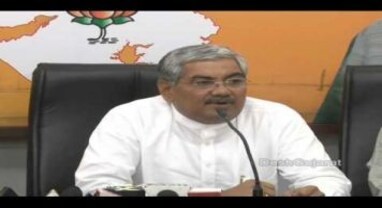 પાક વીમા મુદ્દે વિધાનસભામાં હોબાળો