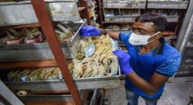 Coronavirus Live Updates: પંજાબમાં પબ્લિક ટ્રાન્સપોર્ટ બંધ, મુંબઈમાં ડબ્બા સર્વિસ અને એસી લોકલ ટ્રેન પર રોક
