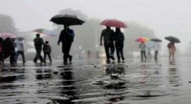 Delhi Rains: બદલાયેલ હવામાનનો મૂડ! દિલ્હી-NCRમાં જોરદાર પવન અને ઝરમર વરસાદ, ઠંડી પણ વધી