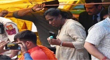 Wrestlers Protest: IOA પ્રમુખ પીટી ઉષા કુસ્તીબાજોને મળવા જંતર-મંતર પહોંચી, ‘ન્યાય અપાવવાનું આશ્વાસન' Wrestlers Protest: IOA પ્રમુખ પીટી ઉષા કુસ્તીબાજોને મળવા જંતર-મંતર પહોંચી, ‘ન્યાય અપાવવાનું આશ્વાસન'