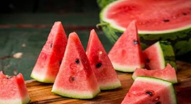 Watermelon Benefits: કાળઝાળ ગરમીમાં તરબૂચ ખાઓ, બીપી-ડાયાબિટીસ માટે છે ખૂબ જ ફાયદેમંદ Watermelon Benefits: કાળઝાળ ગરમીમાં તરબૂચ ખાઓ, બીપી-ડાયાબિટીસ માટે છે ખૂબ જ ફાયદેમંદ