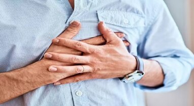 Chest Pain: વારંવાર થાય છે છાતીમાં દુખાવો, તરત જ થાઓ એલર્ટ, જાણો કારણ અને સારવાર
