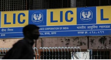 LICની આ પોલિસીમાં મેચ્યોરિટી પર મળશે 54 લાખ, જાણો કેટલું કરવું પડશે રોકાણ