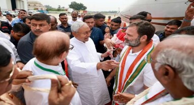 Opposition Meet: આજે વિપક્ષી નેતાઓની મહાબેઠક! રાહુલ ગાંધી, ઉદ્ધવ ઠાકરે અને કેજરીવાલ સહિતના દિગ્ગજ નેતાઓ પટના પહોંચ્યા Opposition Meet: આજે વિપક્ષી નેતાઓની મહાબેઠક! રાહુલ ગાંધી, ઉદ્ધવ ઠાકરે અને કેજરીવાલ સહિતના દિગ્ગજ નેતાઓ પટના પહોંચ્યા