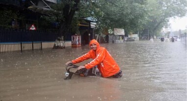 Weather Updates: દિલ્હીમાં યમુનાનું જળસ્તર ખતરાના નિશાનને પાર, ઉત્તરાખંડમાં 4ના મોત, પીએમ મોદીએ સુખુ અને ધામી સાથે વાત કરી Weather Updates: દિલ્હીમાં યમુનાનું જળસ્તર ખતરાના નિશાનને પાર, ઉત્તરાખંડમાં 4ના મોત, પીએમ મોદીએ સુખુ અને ધામી સાથે વાત કરી