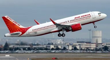 પેસેન્જરના મોબાઈલમાં બ્લાસ્ટ થતાં Air Indiaની ફ્લાઈટમાં અફરાતફરી, ઉદયપુરમાં પ્લેનનું ઈમરજન્સી લેન્ડિંગ પેસેન્જરના મોબાઈલમાં બ્લાસ્ટ થતાં Air Indiaની ફ્લાઈટમાં અફરાતફરી, ઉદયપુરમાં પ્લેનનું ઈમરજન્સી લેન્ડિંગ