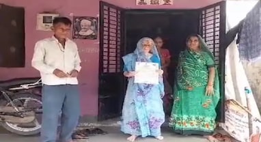 Death Certificate: વડોદરા મનપાની જન્મ-મરણની ઓફિસે જીવિત વૃદ્ધાને મોકલ્યો મરણનો દાખલો! પંચનામું કરી હયાતીનો દાખલો કઢાવ્યો Death Certificate: વડોદરા મનપાની જન્મ-મરણની ઓફિસે જીવિત વૃદ્ધાને મોકલ્યો મરણનો દાખલો! પંચનામું કરી હયાતીનો દાખલો કઢાવ્યો