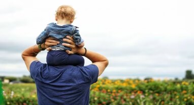 Paternity Leave India: સ્ટાન્ડર્ડ ચાર્ટર્ડ બેન્કે 20 અઠવાડિયાની પેટરનિટી લિવ કરી શરૂ, પુરુષોને મળશે આ બેનિફિટ્સ