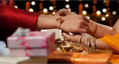 Raksha Bandhan 2023: આ રક્ષાબંધન પર તમારા ભાઈ કે બહેનને આપો આ 7 મોડર્ન ગિફ્ટ, બંધન થશે વધુ મજબૂત