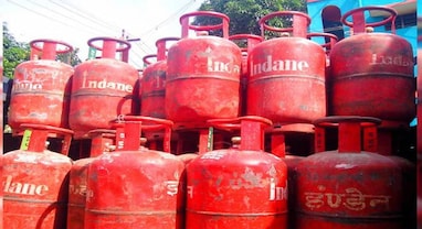 LPG Cylinder Price: સરકારે એલપીજી 200 રૂપિયા સસ્તા કર્યા, તહેવારો પહેલા સામાન્ય માણસને મોટી રાહત