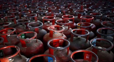 Free LPG Connection: મહિલાઓને 75 લાખ ફ્રી ગેસ સિલિન્ડર અને સ્ટવ આપશે મોદી સરકાર, આ રીતે કરો અરજી