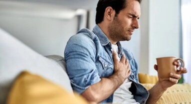 Heart Attack In Gujarat: નાની ઉંમરમાં કેમ વધી રહ્યાં છે હાર્ટ એટેકના કિસ્સા, બચવા માટે માટે શું કરવું જોઇએ? Heart Attack In Gujarat: નાની ઉંમરમાં કેમ વધી રહ્યાં છે હાર્ટ એટેકના કિસ્સા, બચવા માટે માટે શું કરવું જોઇએ?
