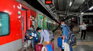 Indian Railways: મુંબઈના આ TTEએ કરી કમાલ, 6 મહિનામાં કરોડો રૂપિયાનો વસૂલ્યો દંડ Indian Railways: મુંબઈના આ TTEએ કરી કમાલ, 6 મહિનામાં કરોડો રૂપિયાનો વસૂલ્યો દંડ