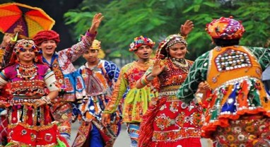 Gujarat navratri: નવરાત્રિ દરમિયાન હાર્ટ એટેકનો કહેર! ગરબા રમતા 24 કલાકમાં 17 વર્ષના વિદ્યાર્થી સહિત 10 લોકોના મોત Gujarat navratri: નવરાત્રિ દરમિયાન હાર્ટ એટેકનો કહેર! ગરબા રમતા 24 કલાકમાં 17 વર્ષના વિદ્યાર્થી સહિત 10 લોકોના મોત