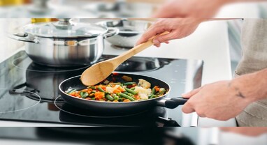 Non-Stick Pan Food Side Effects: નોન-સ્ટીક વાસણોમાં પકાવેલું ભોજન ઝેર સમાન, જાણો કઈ-કઈ બીમારીઓને આપે છે જન્મ