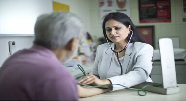 Ayushman Card Scheme: વૃદ્ધો માટે સારા સમાચાર, સરકાર દર વર્ષે આપશે 5 લાખ રૂપિયા સુધીની મફત સારવાર, તરત કરો આ કામ