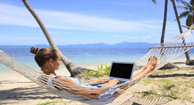 Digital Nomad: શું તમે જાણો છો ડિજિટલ નોમાડ શું હોય છે અને તે લોકો દુનિયા ફરતા ફરતા કેવી રીતે કમાય છે રૂપિયા? આવો જાણીએ આ અહેવાલમાં