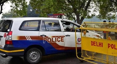 Delhi crime: દિલ્હીમાં ફિલ્મ 'Special 26' જેવો કાંડ! ED ઓફિસર બનીને આવ્યા અને કરોડો લૂંટીને થયા રફુચક્કર Delhi crime: દિલ્હીમાં ફિલ્મ 'Special 26' જેવો કાંડ! ED ઓફિસર બનીને આવ્યા અને કરોડો લૂંટીને થયા રફુચક્કર