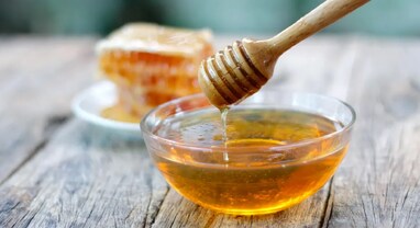 Honey Benefits: શિયાળામાં 1 ચમચી મધ ખાવાથી શરીરને મળે છે 5 જોરદાર ફાયદા