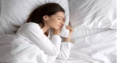 How to Choose the Right Pillow Height: ખરાબ ઓશીકું કરોડરજ્જુને કરશે નુકસાન... ગરદનને પણ વધશે દબાણ, નિષ્ણાતે કહ્યું, એક્સપર્ટે જણાવ્યું યોગ્ય પીલો પસંદ કરવાની રીત
