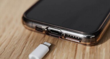 What Is Privacy Cable: શું ટ્રેનમાં ચાર્જ કરાતો ફોન હેક થઈ શકે છે? આ રીતે તમે રહી શકો છો સુરક્ષિત