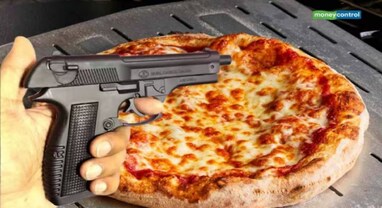 Pizza Delivery: પિઝાની લેટ ડિલિવરીથી ગુસ્સે થયા બિઝનેસમેન, ડિલિવરી પર્સન પર ચલાવી દીધી ગોળી