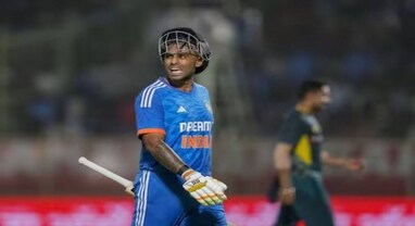 IND vs AUS: 'તેને કહો આ' પાકિસ્તાની દિગ્ગજે સૂર્યકુમાર યાદવની ઉડાવી મજાક