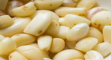 Garlic Peeling Tips: 10 મિનિટ માં 1 કિલો લસણ ફોલવાની રીત, એકવાર અજમાવો આ મજેદાર ટ્રિક્સ