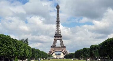 Eiffel Tower: ‘અલ્લા હુ અકબર'ના નારા લગાવી એફિલ ટાવર પાસે પ્રવાસીઓ પર જીવલેણ હુમલો, જર્મન પ્રવાસીનું મોત