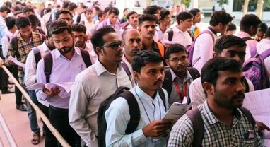 Jobs in India: દરેક ચોથો કર્મચારી એક વર્ષમાં નોકરી બદલવા તૈયાર, કંપનીઓ માટે પડકાર! Jobs in India: દરેક ચોથો કર્મચારી એક વર્ષમાં નોકરી બદલવા તૈયાર, કંપનીઓ માટે પડકાર!