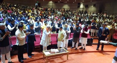 ‘સ્વાગત છે ભાઈ સ્વાગત છે મોદીજીનું સ્વાગત છે': ભાજપ સંસદીય દળની બેઠકમાં પીએમ મોદીનું સન્માન, સાંસદોએ તાળીઓના ગડગડાટથી PMને વધાવી લીધા