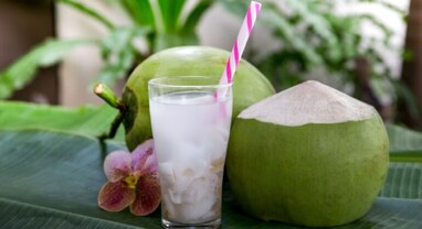 Coconut Water Benefits: રોજ નારિયેળ પાણી પીવાથી દૂર થાય છે આ 5 બીમારીઓ, મળે છે અનેક હેલ્થ બેનિફિટ્સ
