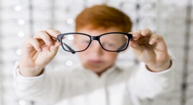 Eye care tips: બાળકોની આંખોની રોશની સુધારવા માટે આ 5 ફૂડ્સ બેસ્ટ છે, ચશ્માની નહીં પડે જરૂર