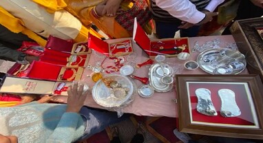 Ayodhya ram mandir: ચાંદીના ચંપલ, સીતા માતા માટે ખાસ સાડી, રામ મંદિર માટે દેશ-વિદેશથી આવી રહ્યાં છે ઉપહાર