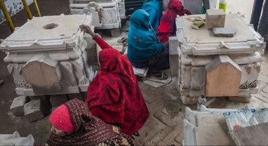 Ayodhya Ram Mandir aarti: 8 કલાકની ડ્યુટી, 12 હજાર પગાર અને રામમાં અપાર શ્રદ્ધા... કારસેવકપુરમમાં 30 વર્ષથી ચાલુ છે પત્થરોનું કોતરકામ