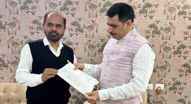 Congress MLA CJ Chavda Resigns : ગુજરાત કોંગ્રેસને વધુ એક મોટો ઝટકો, લોકસભા ચૂંટણી પહેલા ડૉ. સી.જે.ચાવડાએ આપ્યું રાજીનામું