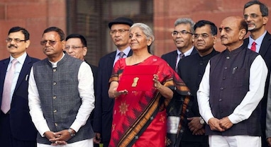 Union Budget 2024: બજેટની તૈયારીમાં લાગેલા અધિકારીઓ 10 દિવસ સુધી દૂર રહે છે સમગ્ર દુનિયાથી, રહે છે કડક નિગરાણીમાં