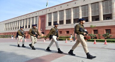 Union Budget 2024: સંસદ ભવની સુરક્ષા માટે CISF ની 140 જવાનોની ટુકડી તૈનાત, પરિસરમાં આટલી વસ્તુઓ લઈ જવા પર પ્રતિબંધ