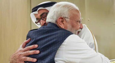 Pm Modi UAE Visit: PM મોદી, રાષ્ટ્રપતિ અલ નાહયાન UAEમાં મળ્યા ગળે, UPI સહિત અનેક કરારો પર કર્યા હસ્તાક્ષર