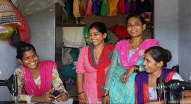 Lakhpati Didi Yojana: વ્યાજ વગર 5 લાખ સુધીની લોન... માત્ર આ સરકારી યોજનામાં મળી રહ્યો છે લાભ Lakhpati Didi Yojana: વ્યાજ વગર 5 લાખ સુધીની લોન... માત્ર આ સરકારી યોજનામાં મળી રહ્યો છે લાભ