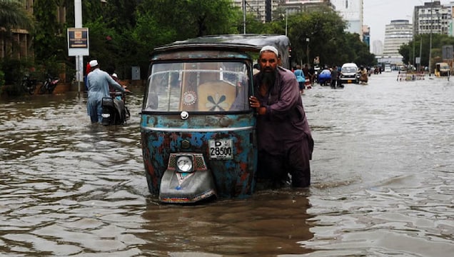 Heavy Winter Rains: પાકિસ્તાનમાં ભારે વરસાદે મચાવી તબાહી, છેલ્લા 48 કલાકમાં 37 લોકોના મોત, ભૂસ્ખલનને કારણે રસ્તાઓ બંધ
