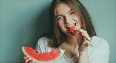 Watermelon face pack: તમારી ત્વચા પર ગ્લોઇંગ ગ્લો જોઈએ છે? તરબૂચથી ઘરે જ બનાવો કુદરતી ફેસ પેક