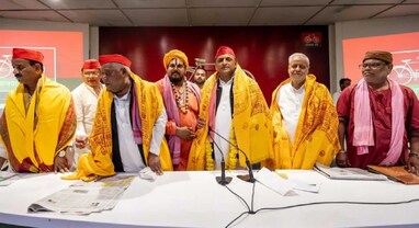 અખિલેશ યાદવ અયોધ્યામાં સંતો-મુનિઓને મળ્યા, કહ્યું- ચૂંટણીના પરિણામોએ ભાજપની ઊંઘ હરામ કરી