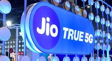 Jioએ ફરી બધાને ખુશ કર્યા, 12 OTT ફ્રી એપ સાથે આપી રહ્યું છે સસ્તો પ્લાન, 5G ડેટા નહીં થાય ખત્મ, કોલિંગ પણ થશે
