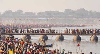 Mahakumbh 2025: બસો અને ટ્રેનોમાં નથી મળતી ટિકિટ, તો ફ્લાઇટના ભાડા પહોંચ્યા આસમાને
