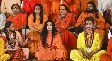 સનાતન ધર્મનો વિશ્વાસઘાત, મમતા કુલકર્ણીને મહામંડલેશ્વર બનાવવા પર સંતો થયા ગુસ્સે