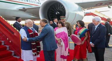 PM Modi Mauritius visit: મોરેશિયસમાં પીએમ મોદીનું ઉષ્માભર્યું સ્વાગત, રાષ્ટ્રીય દિવસની ઉજવણીમાં લઈ રહ્યાં છે ભાગ PM Modi Mauritius visit: મોરેશિયસમાં પીએમ મોદીનું ઉષ્માભર્યું સ્વાગત, રાષ્ટ્રીય દિવસની ઉજવણીમાં લઈ રહ્યાં છે ભાગ