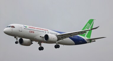 China C919: એરબસ અને બોઇંગને ટક્કર આપવા ઉતર્યું ચીનનું C919, જાણો શું છે તેમાં ખાસ China C919: એરબસ અને બોઇંગને ટક્કર આપવા ઉતર્યું ચીનનું C919, જાણો શું છે તેમાં ખાસ